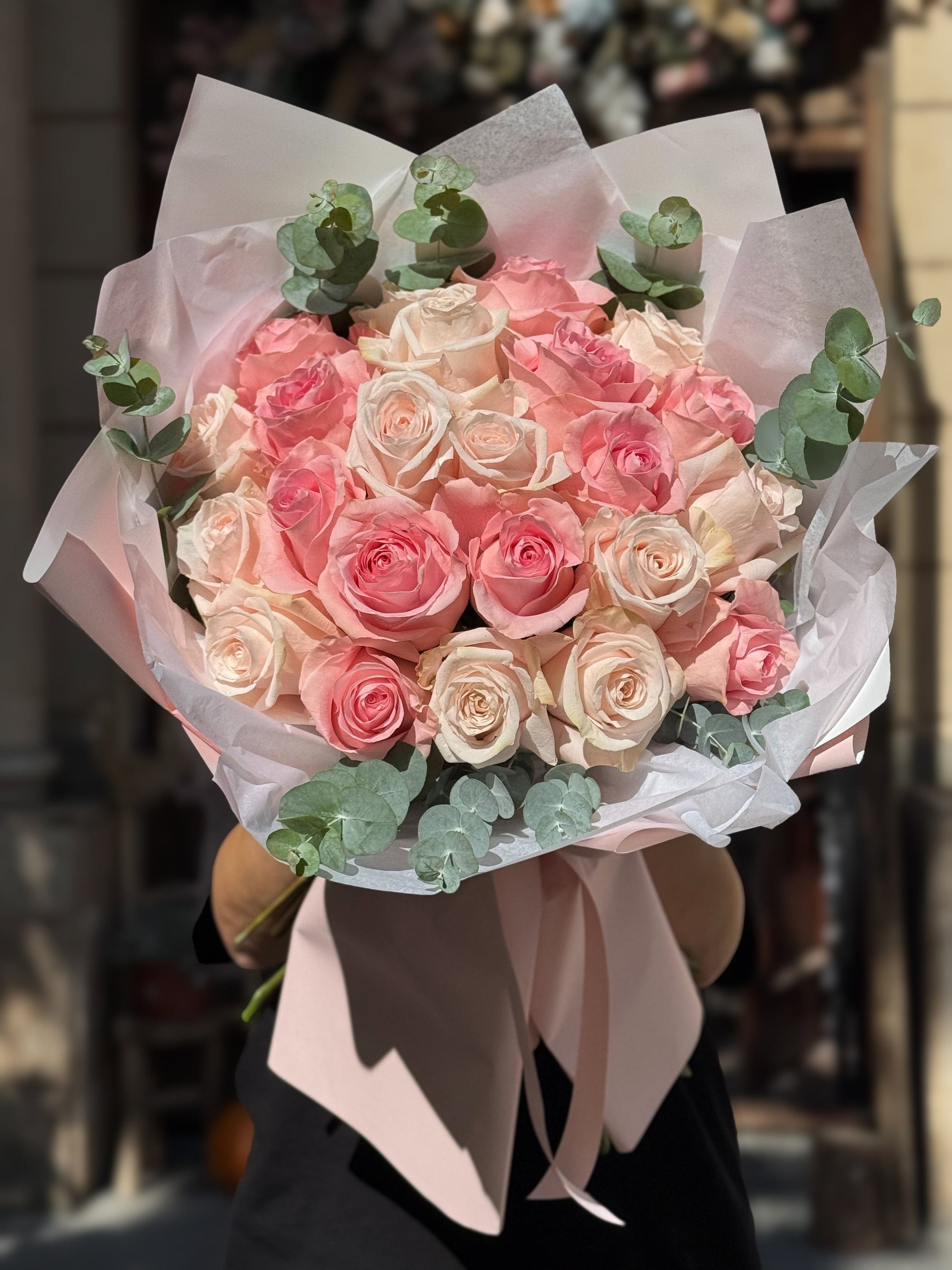 Floraria Desiree buchet_trandafiri Buchet de trandafiri roz – simbol al eleganței și feminității
