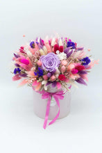 Încarcă imaginea în vizualizatorul Galerie, Aranjament conservat lila - Desiree FlowerShop
