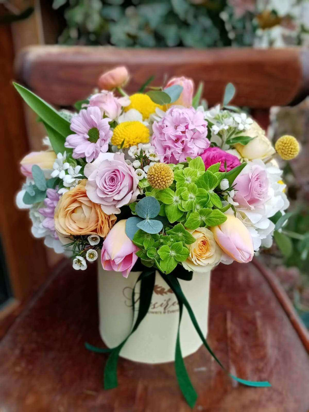 Aranjament floral colorat - Desiree FlowerShop