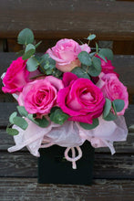 Încarcă imaginea în vizualizatorul Galerie, Aranjament floral Desiree Pink - Desiree FlowerShop
