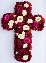 Încarcă imaginea în vizualizatorul Galerie, Aranjament floral funerar - Desiree FlowerShop
