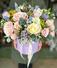 Încarcă imaginea în vizualizatorul Galerie, Aranjament floral luxury - Desiree FlowerShop
