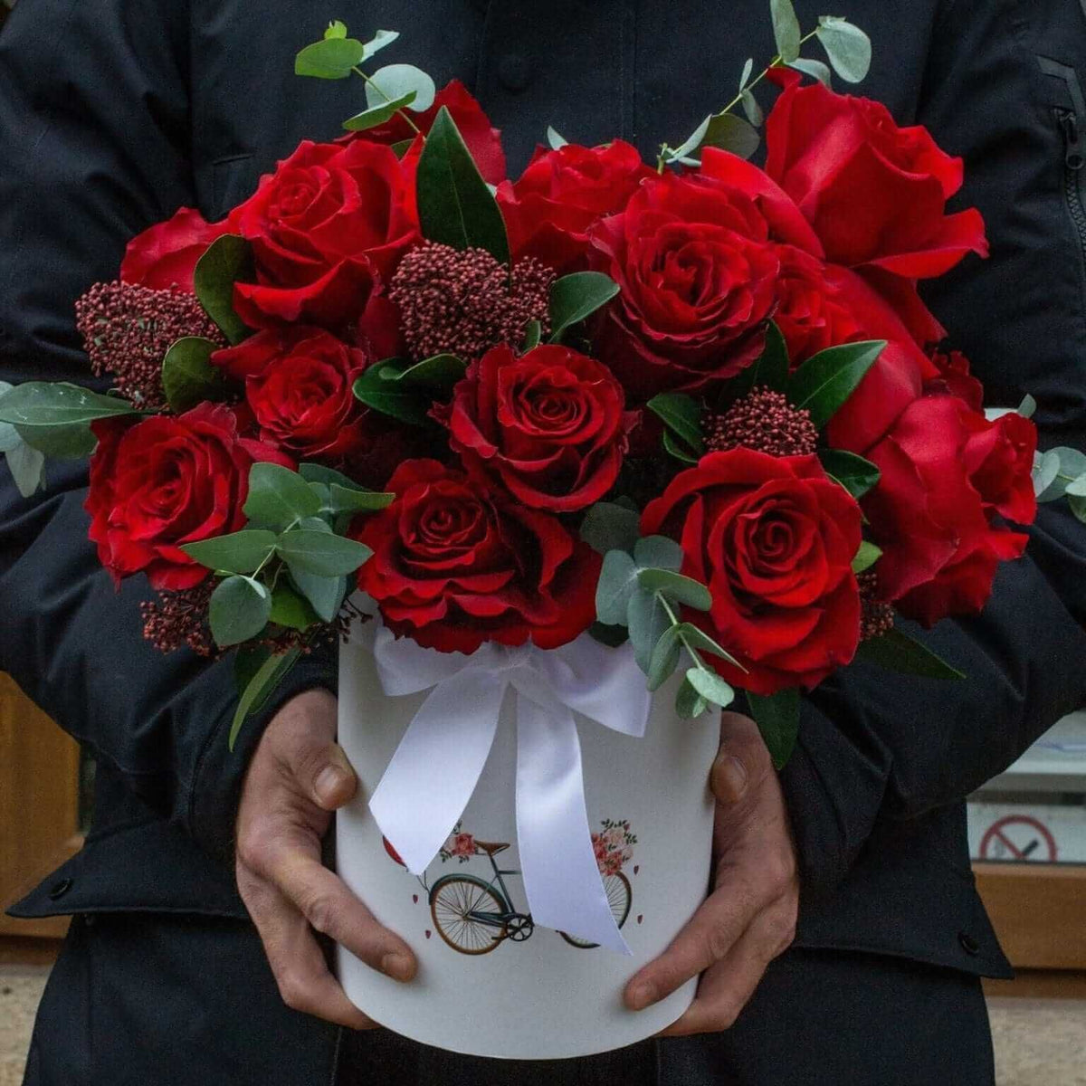 Aranjament floral trandafiri flexați