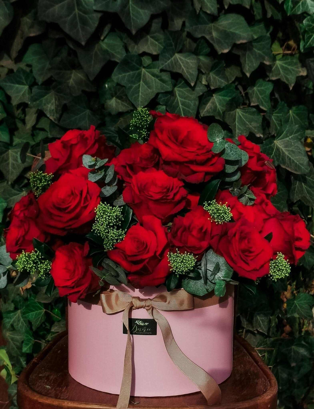 Aranjament in cutie cu trandafiri speciali - Desiree FlowerShop