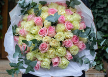 Încarcă imaginea în vizualizatorul Galerie, Buchet 65 trandafiri speciali - Desiree FlowerShop
