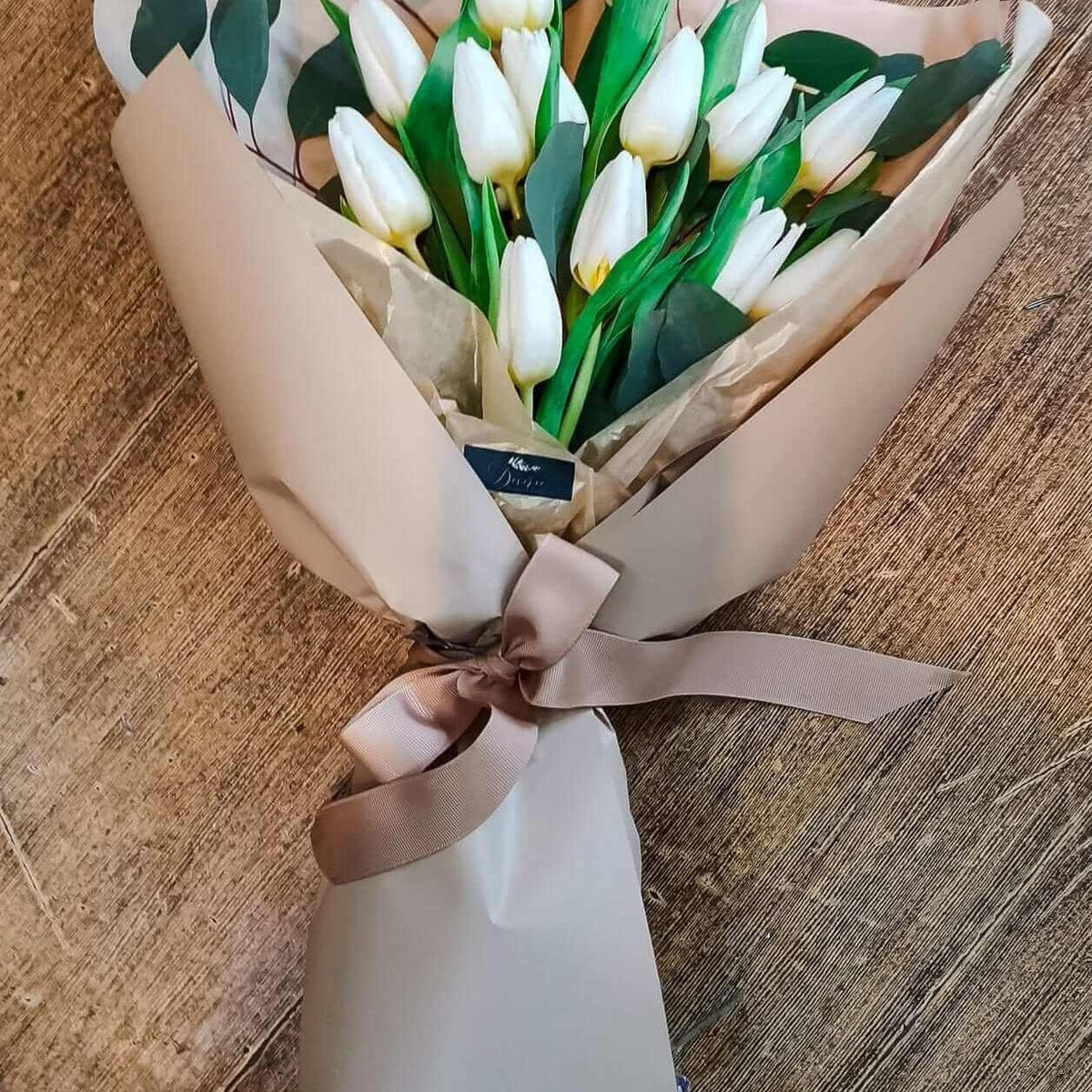 Buchet de lalele Adiere — varianta cu lalele albe