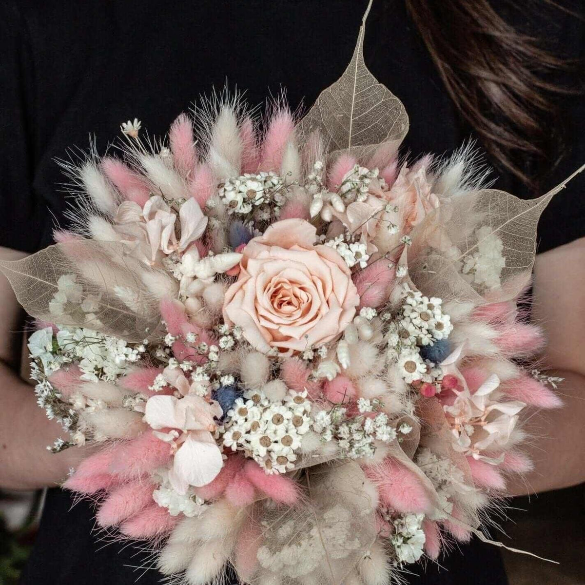 Buchet mireasa flori conservate — buchet în tonuri roz și crem
