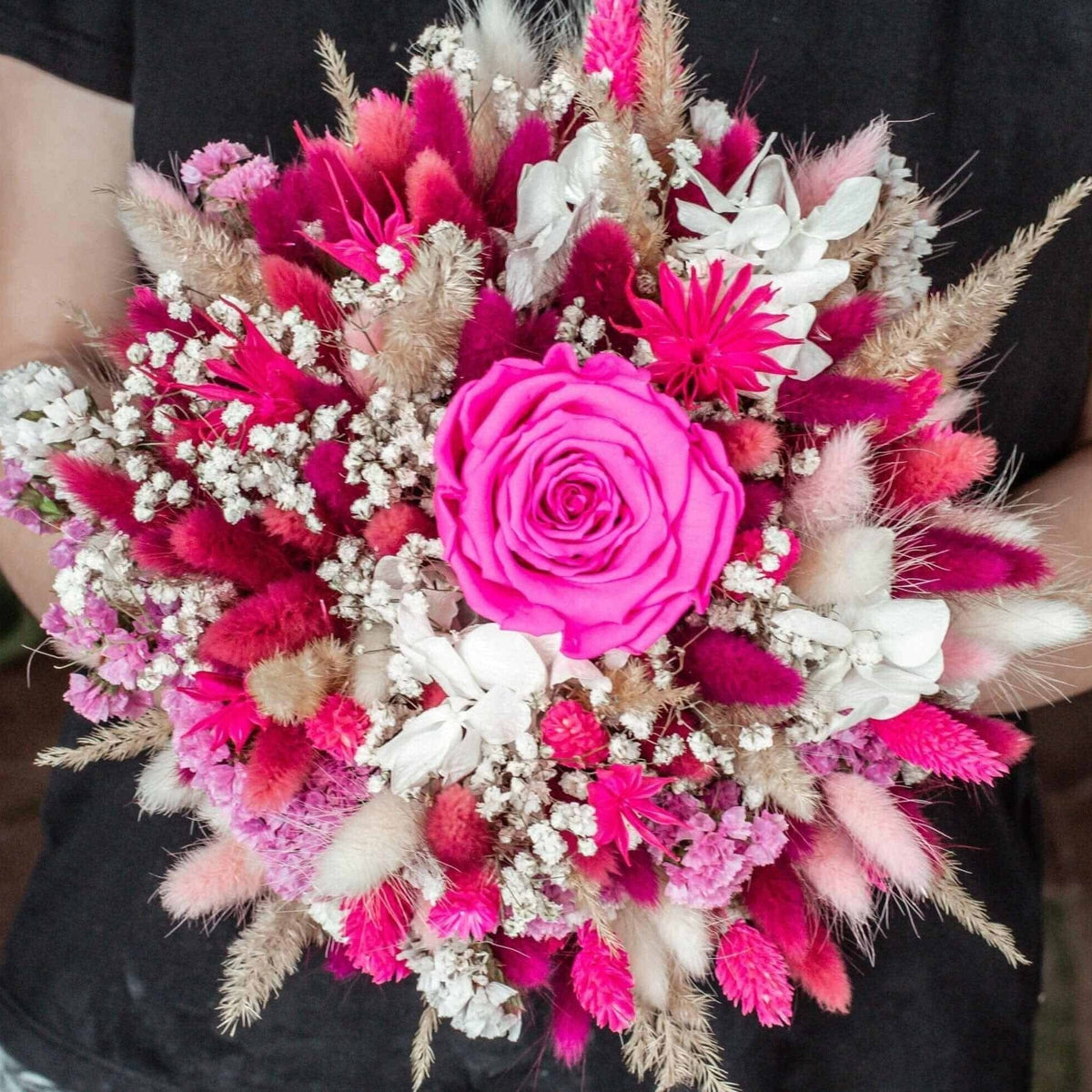 Buchet mireasa flori conservate — buchet în tonuri fucsia și roz