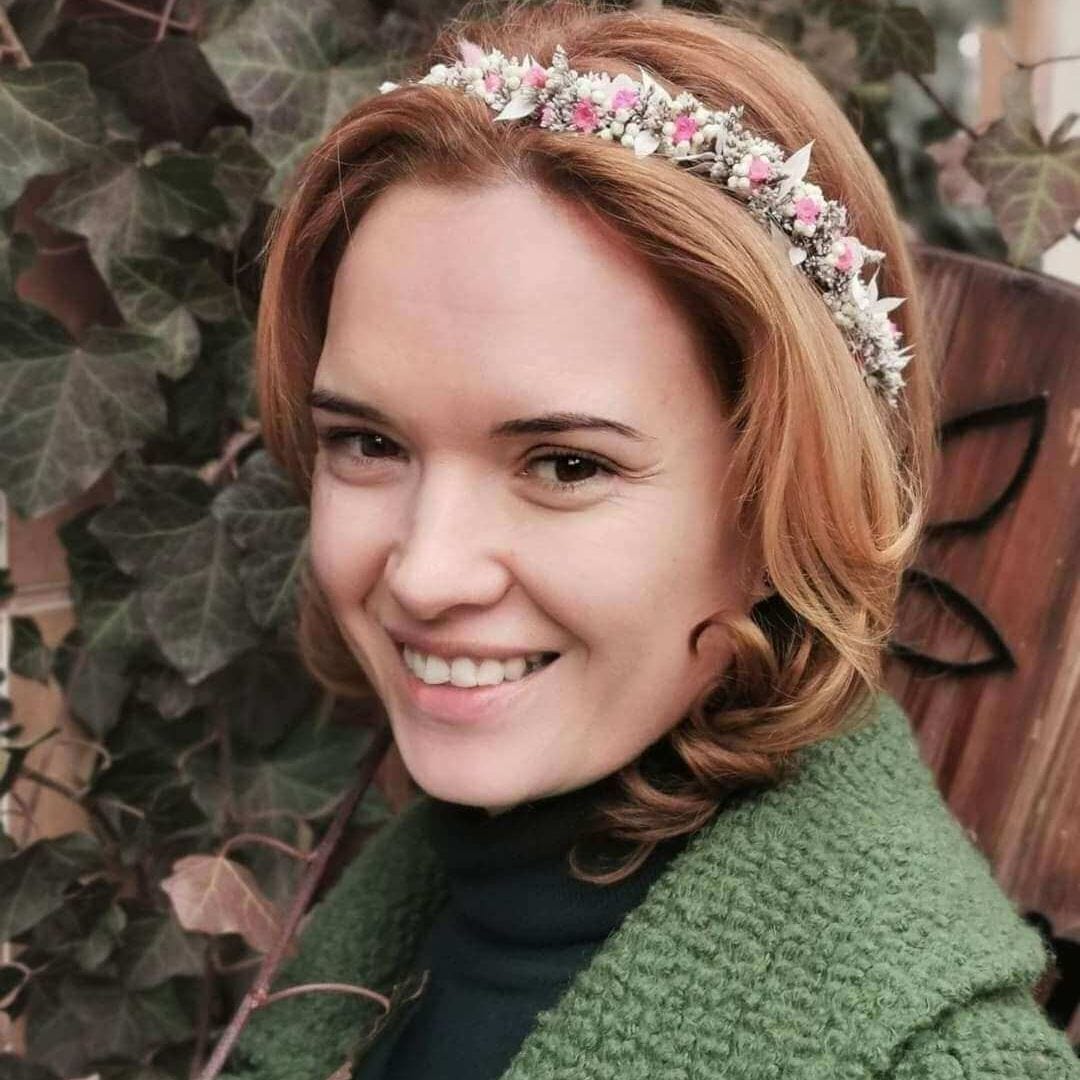 Coronita nunta flori conservate — coroniță florală văzută din față