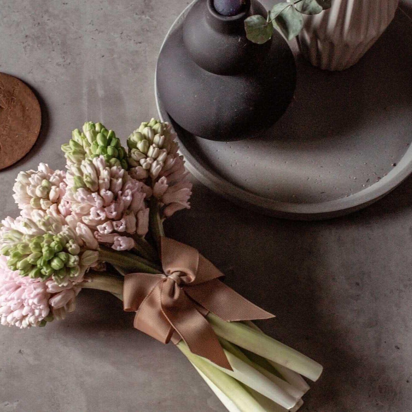 Desiree FlowerShop aranjament_floral 9 fire Buchet Zambile Olanda