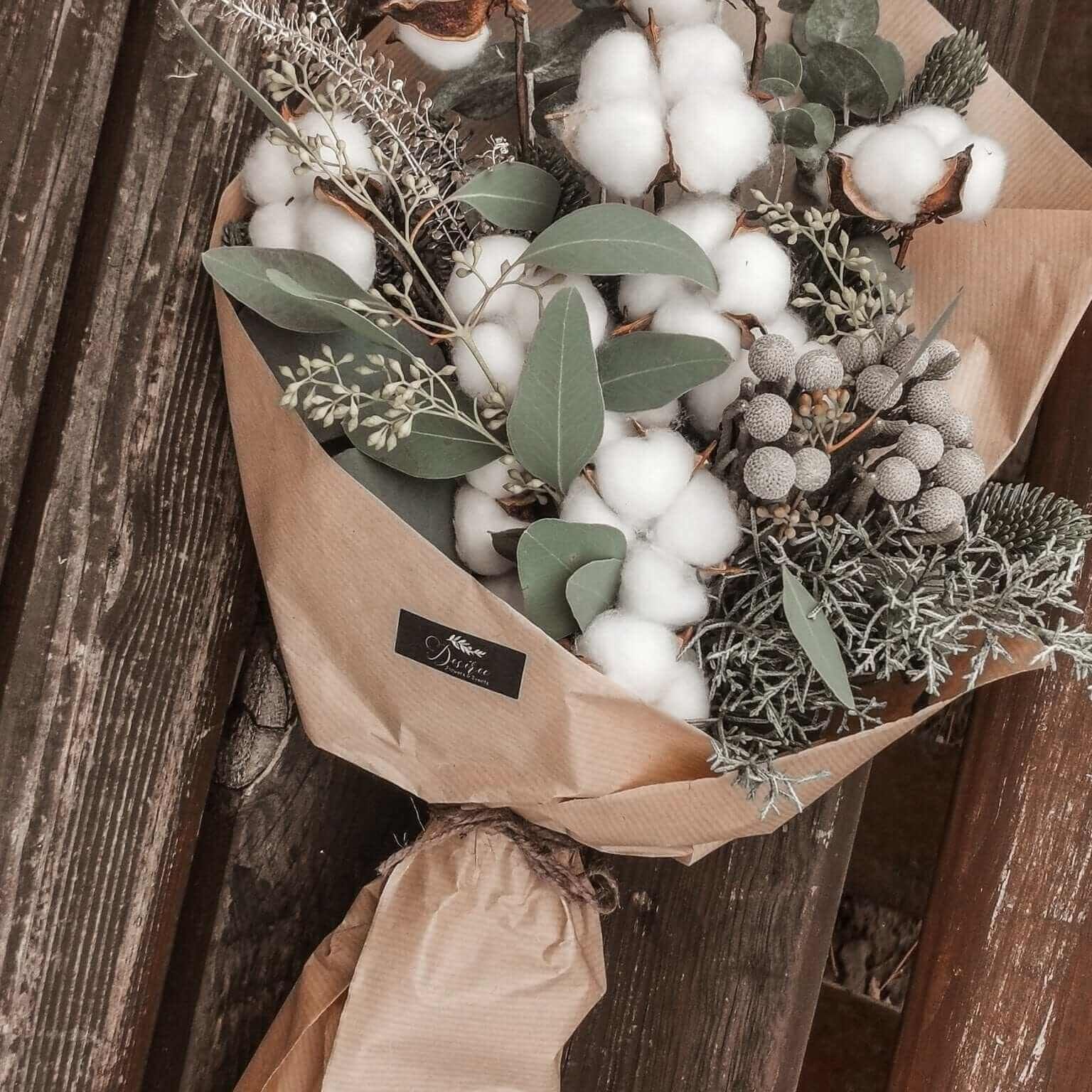 Desiree FlowerShop Buchet cu bumbac si eucalipt