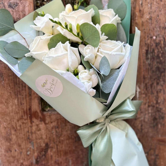 Desiree FlowerShop buchet_frezii Buchet trandafiri si frezii