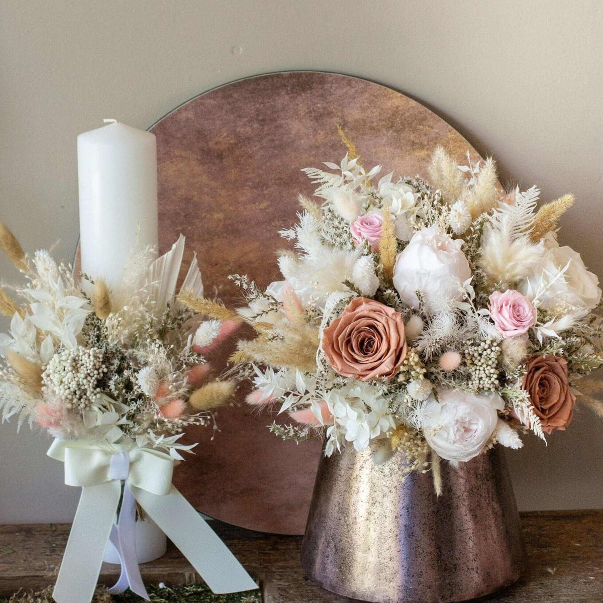 Pachet nunta flori stabilizate pastel — buchet și lumânare cu decor asortat